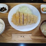 とんかつ成蔵 - 特ロース定食
