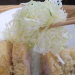 とんかつ成蔵 - 塩と政次郎さんの胡麻油