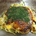 Okonomiyaki Hachibee - スペシャルのそば入り
