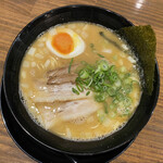 しげたろう - とんこつラーメン(しょうゆ) 750円