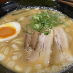 しげたろう - とんこつラーメン(しょうゆ) 750円