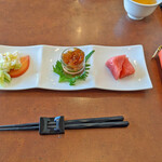 四川 China 八兵衛 - 前菜３品　蒸し鶏の葱ソース、クラゲの冷菜、紅芯大根の甘酢漬け