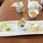 四川 China 八兵衛 - デザート３品　メロン、ココナツミルク、バニラアイス