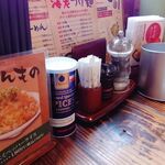 麺屋久兵衛  - 卓上