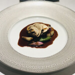 レストラン ラフィナージュ - 和牛頬肉　６時間のコンフィ　タイムと黒胡椒の赤ワインソース　マッシュルームのクリーム