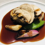 レストラン ラフィナージュ - 和牛頬肉　６時間のコンフィ　タイムと黒胡椒の赤ワインソース　マッシュルームのクリーム