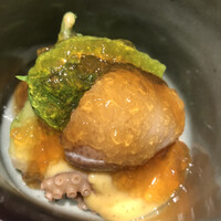 乃木坂 しん - 旬の飯蛸です。脇に春野菜が寄り添います。薬味は芥子酢味噌と三杯酢のゼリー。爽快そのもの。春の訪れを目と舌で感じ取ります