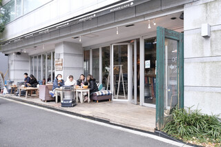 BONDI CAFE YOYOGI BEACH PARK - 開放感のあるテラス席