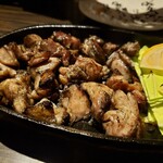 九州料理 九州炎 - モモ炭焼き