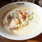トレンタ - 牡蠣と魚介のクリームスープ