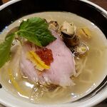 麺処 しろくろ - 上空から　浅蜊とムール貝の汐そば