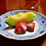 石ばし - 水菓子：メロン＆苺