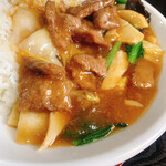 中国料理 峨嵋山 - 牛肉がたっぷりとです。餡も多くてご飯をお代わりしても十分です。