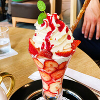 ザ タヴァン グリル＆ラウンジ - 