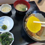 そば八 - カツ丼とたくあんって合うんだよなー