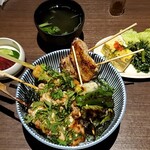 くいどころバー箸○ - 箸○の焼き鳥丼定食全景