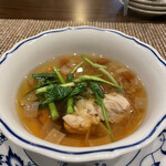 今石飯店 涼華 - 鳥のスープ　毎日用意されている白湯をベースに鶏、干し椎茸、干し貝柱が入っているスープ　味が深い⭐️⭐️⭐️⭐️⭐️