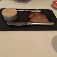 ラ・ブランシュ - いつもの美味しい豚リエット。パンには バターよりリエットを添えてくれるほが私は好き。