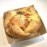 パンとお菓子の小さなお店 kinakina - スモークサーモンのキッシュ税込200円