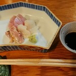 福島 桜屋 - 上から時計回りにブリ、鯛、ふぐ、鶏肉の造りでどれも美味しかったのですがこの鶏肉がめちゃくちゃ美味しかった！