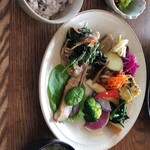 食堂nogi - ランチプレート　1680円
      サラダ、御飯、お味噌汁、ドリンク付き