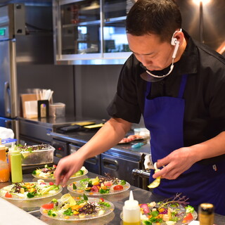 Casually enjoy the finest dishes created by Chef Takashi Suemune