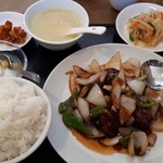 豫園飯店 - 豚肉丸の黒酢がけ+大盛り食事セット