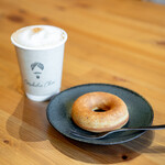 カフェ モクシャチャイ - スパイスチャイ、ドーナッツ