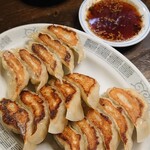 豊亭 - 餃子(1人前5個)2人前に餃子1人前(サービス)