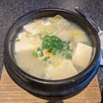 Tokusen Wagyuu Daishougun - 広島県産カキの塩スンドゥブ（980円＋税）