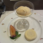 聖兆 - 自家製ココナッツアイス