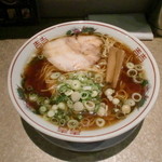 金久右衛門 - 紅醤油ラーメン細麺大盛り７５０円
