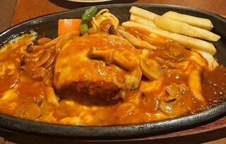 キャトルセゾン - チーズハンバーグきのこアップ