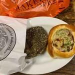 パーネ デリシア - 黒カレーパン、ハンバーグパン