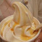 キハチ ソフトクリーム - シブーストのカラメルソフト