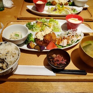 Mark Is みなとみらい内でおすすめのグルメ情報をご紹介 食べログ Mark Is みなとみらい内でおすすめのグルメ情報をご紹介 食べログ