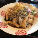 そば処 若松屋 - 海老の天ぷらがたくさんで、中々リッチ仕様。