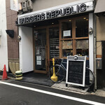 BURGERS REPUBLIC - 外観、裏にあって少しわかりにくいよね。