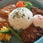 And Beans - あいがけカレー 950円