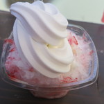 食楽工房 キッチン・ふぁーむ - 苺氷り＋ソフトクリーム