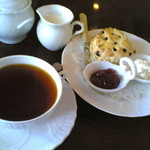 イングルサイドカフェ - H24/8紅茶と、ダブルクリームのスコーンのセット