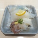魚べい - まるごとやりいか握り（220円）