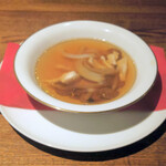 ラ プランシュ - トリュフ・名古屋コーチン・フカヒレのコンソメスープ