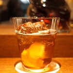 アカ - Torres Jaime I de la Familia Reserva のダブルのハイボール