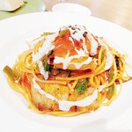 キハチ - 【パスタ】「豚トロとほうれん草のトマトソーススパゲッティ」