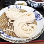 麺匠 くすがみ - ざるううどんはこれぞくすがみのうどんだと思わす 形状の盛り方でした。