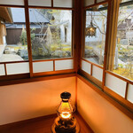 比良山荘 - ☆廊下にはオシャレな石油ストーブが置かれている。