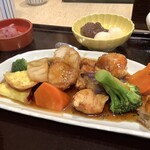 和ぐるめ - 料理写真:【鶏の黒酢和え定食 980円(税込)】見た目はそれなりにきれいに盛り付けてありますが…