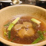 比良山荘 - ■栃餅鍋
      ☆ 月鍋と猪鍋と野菜の美味い出汁に栃餅を入れて行く。