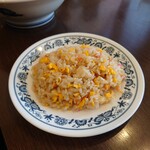 昌龍 - ほんとうの"半"チャーハン、250円。